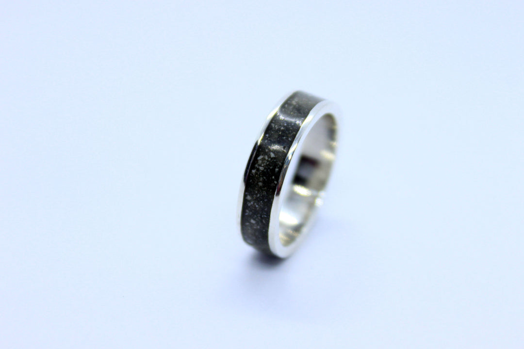 cremation jewelry, memorial jewelry, jewelry made with ashes, cremation ring