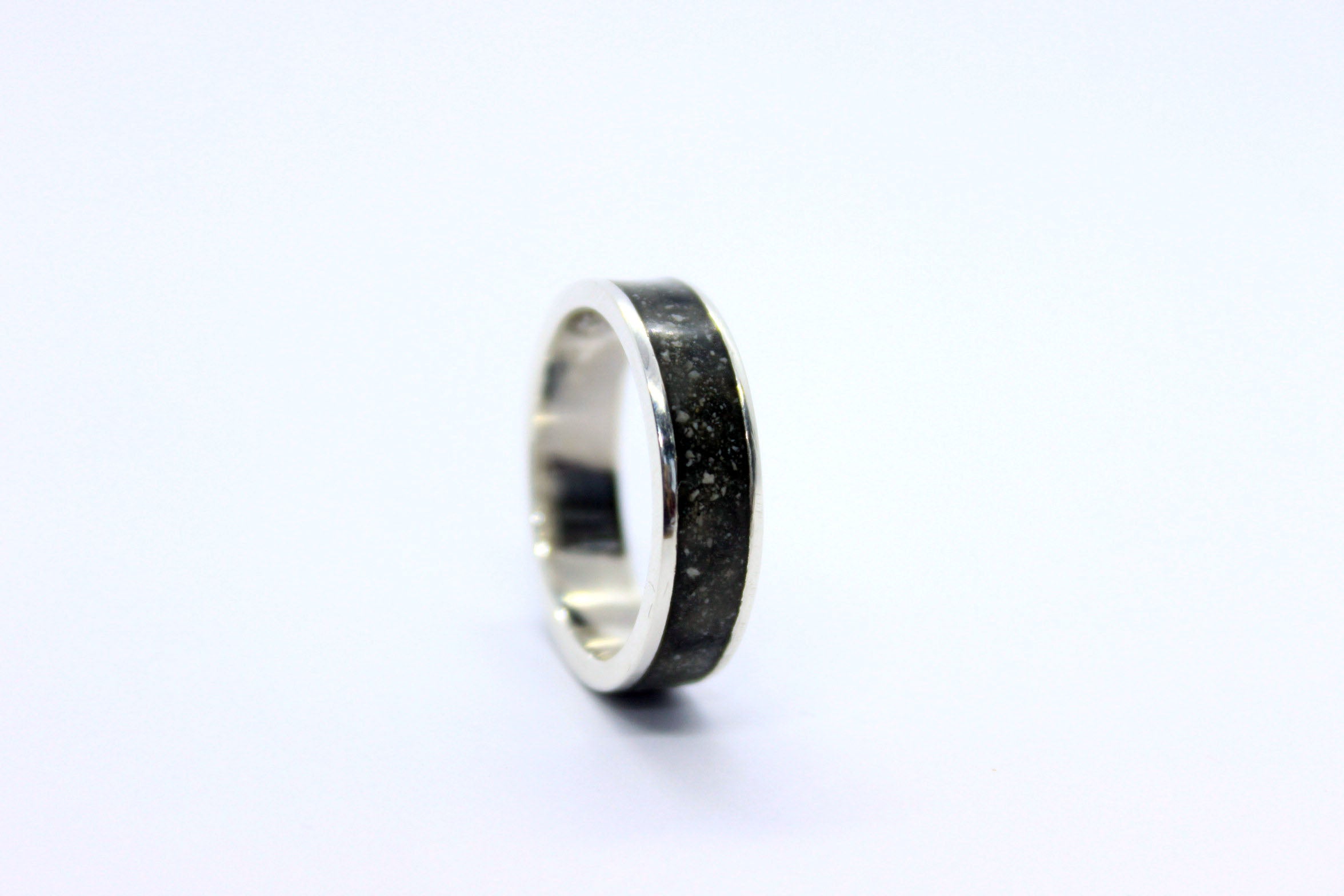 cremation jewelry, cremation ring, jewelry with ashes